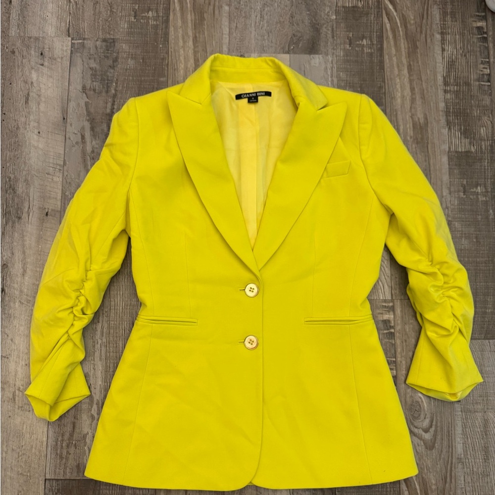 Gianni Bini size 4 yellow ruched sleeve 2 button  stretchy blazer jacket